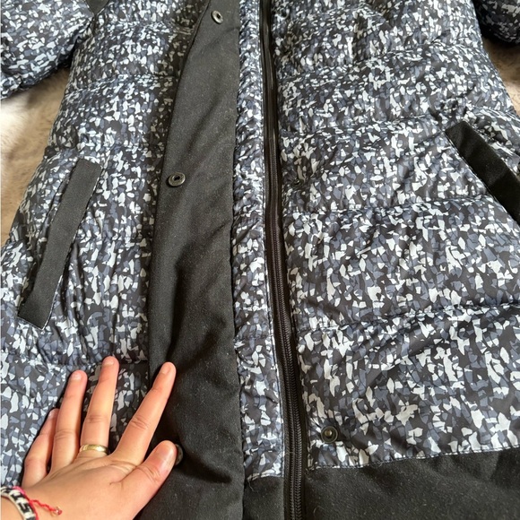 Fabletics Waco Black and Gray Patterned Puffer Jacket - Picture 3 of 7